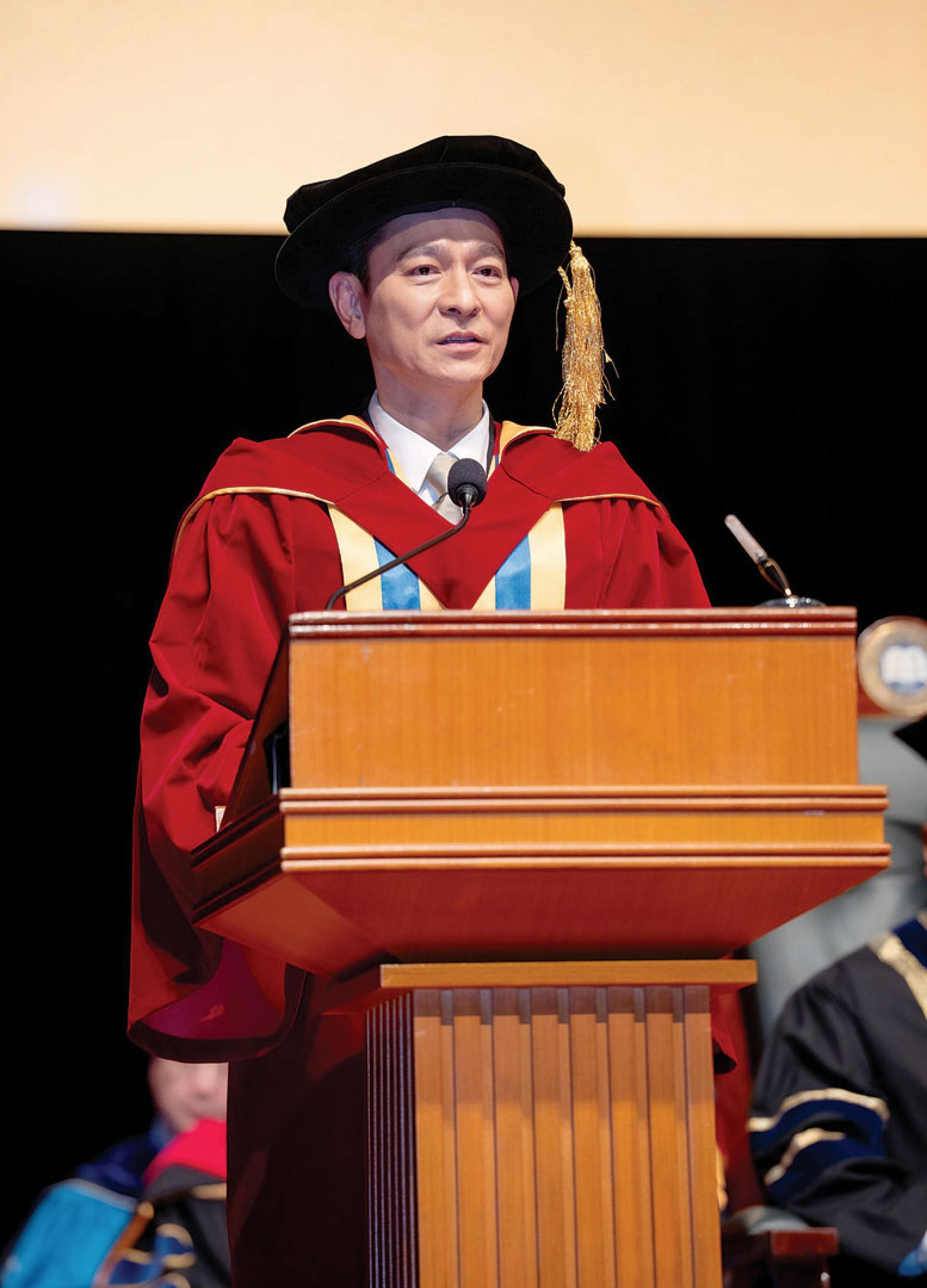刘德华获得浸会大学颁授荣誉博士学位。