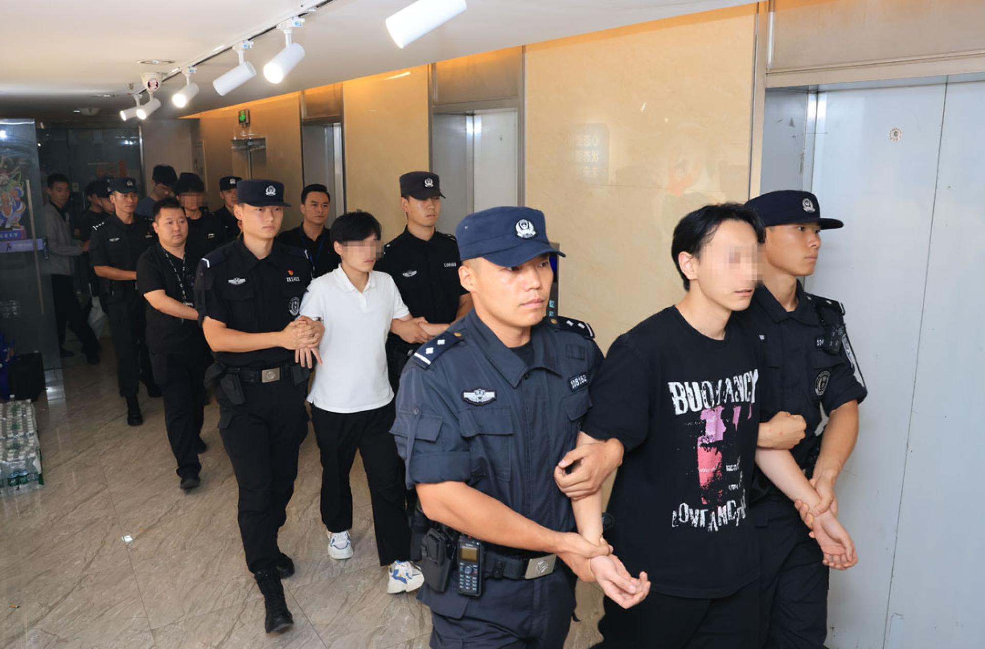8月7日，河南公安机关打掉1个通过恶意投诉网络店铺实施敲诈勒索的犯罪团伙，抓获犯罪嫌疑人41名。