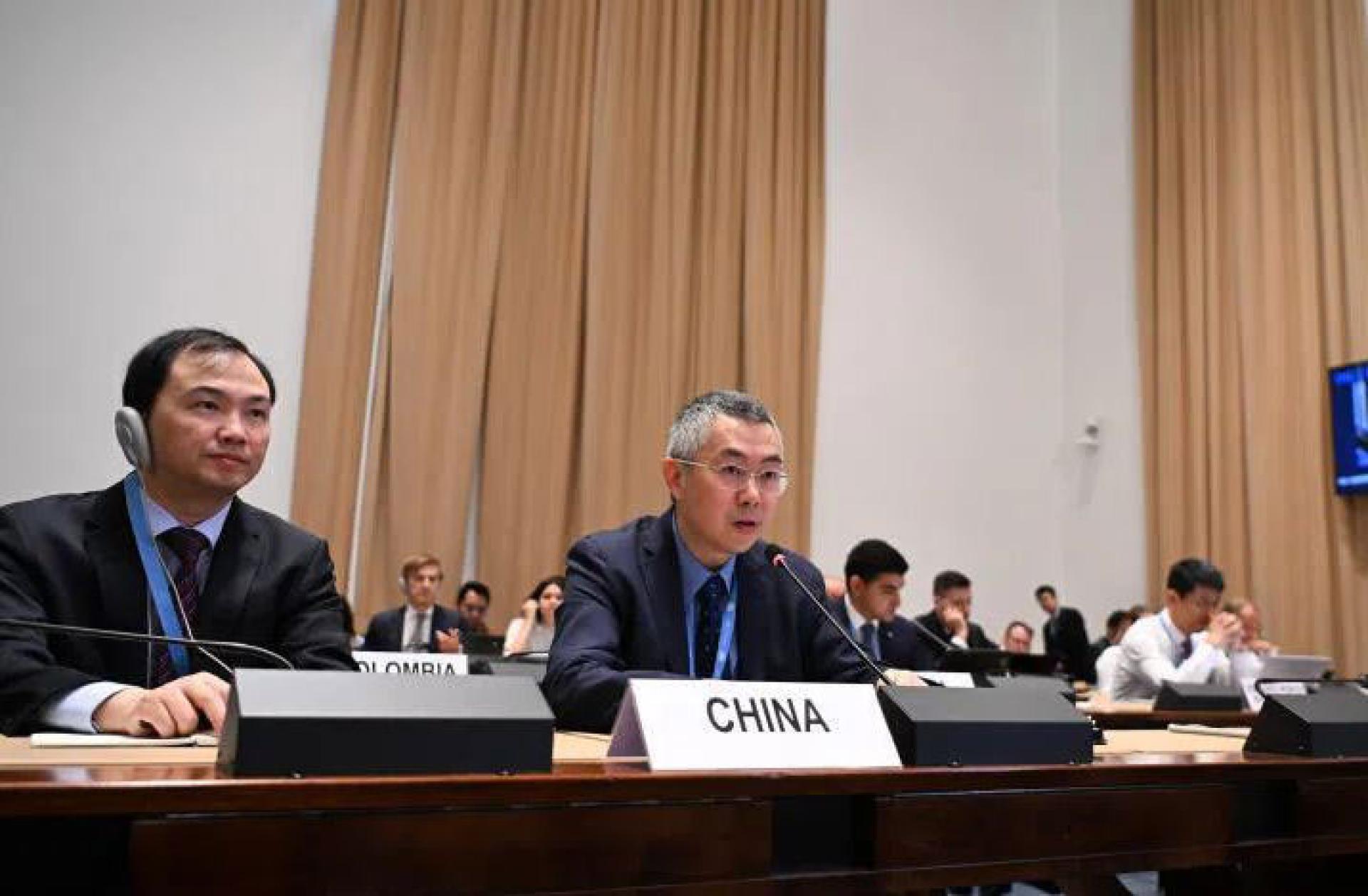 8月11日，中国裁军事务大使李驰江（左二）在瑞士日内瓦举行的日内瓦裁军谈判会议上发言。