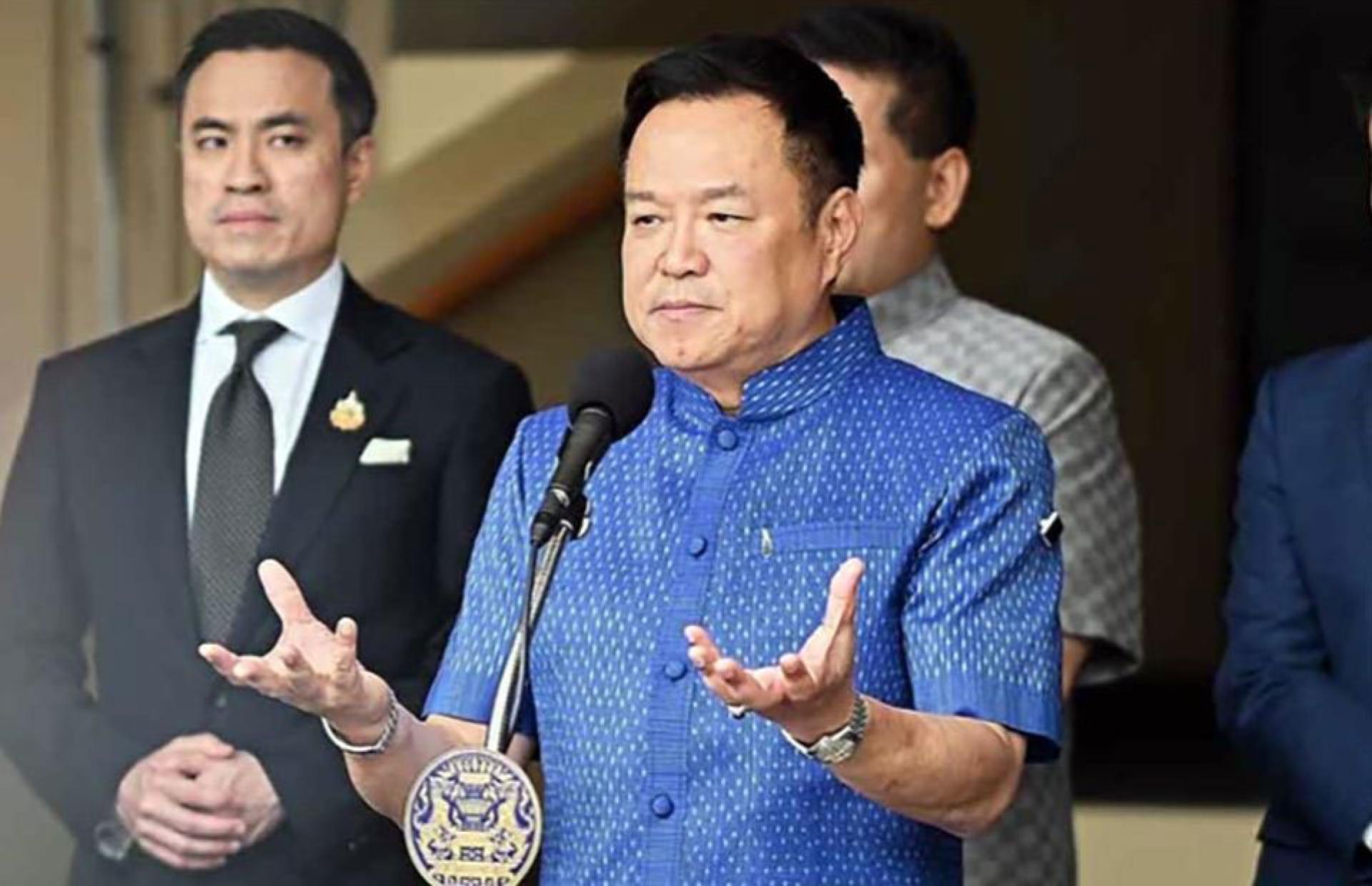 阿努廷提醒民众，切勿轻信“携枪自卫”的说法。