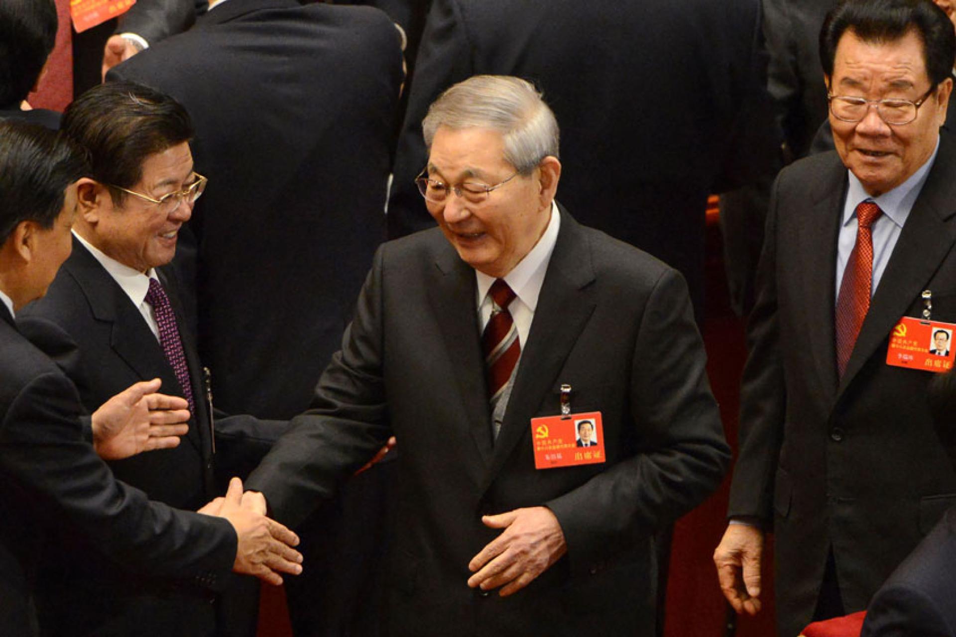 中共第十八次全国代表大会于2012年11月8日在北京人民大会堂开幕,朱镕基出席。