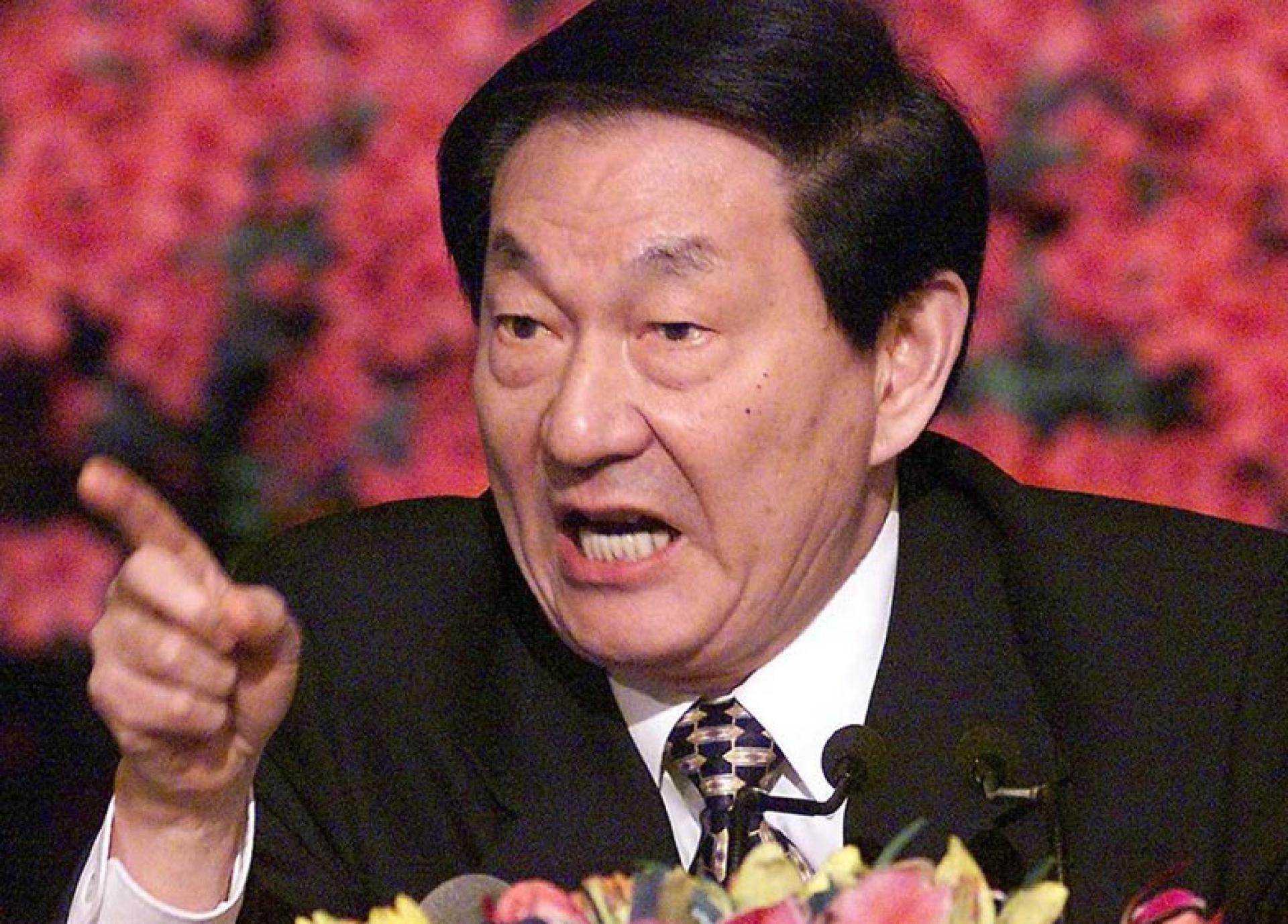 2003年3月5日上午，第十届全国人民代表大会第一次会议在北京人民大会堂开幕。国务院总理朱镕基作政府工作报告。