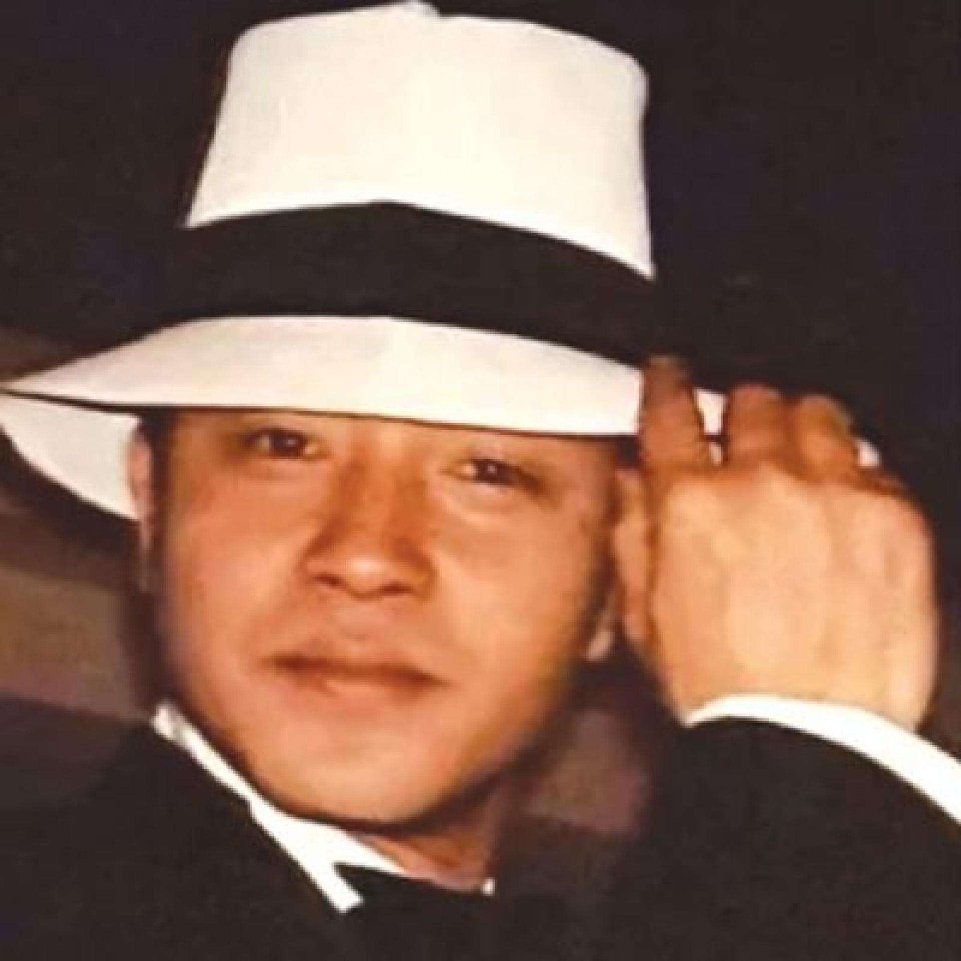 《海海人生》粤语原曲《沉默是金》作曲人为已故张国荣。