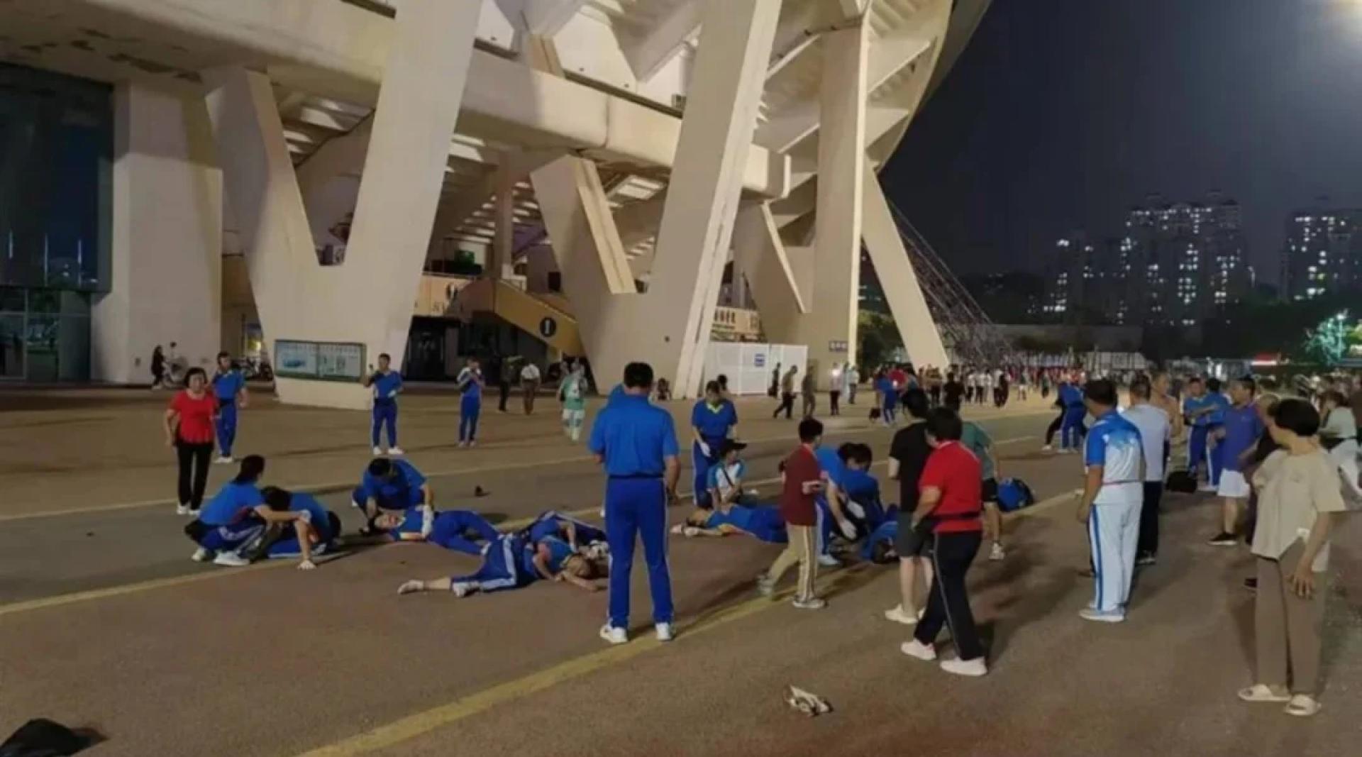 樊维秋故意驾车冲撞正在锻炼的人群，造成严重伤亡。