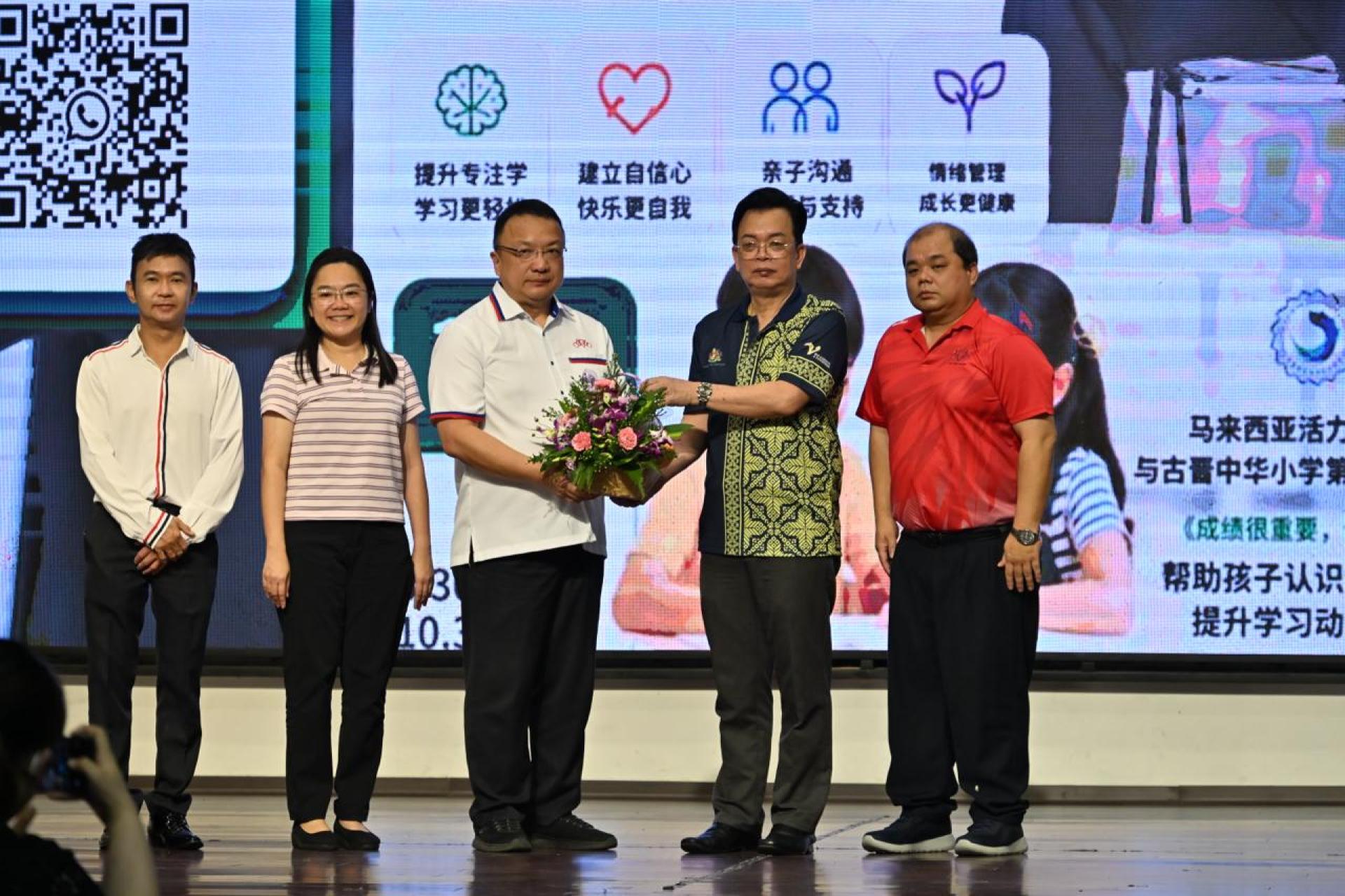 教育不仅培养成绩优秀学生 蔡文铎：更是培养身心灵健全