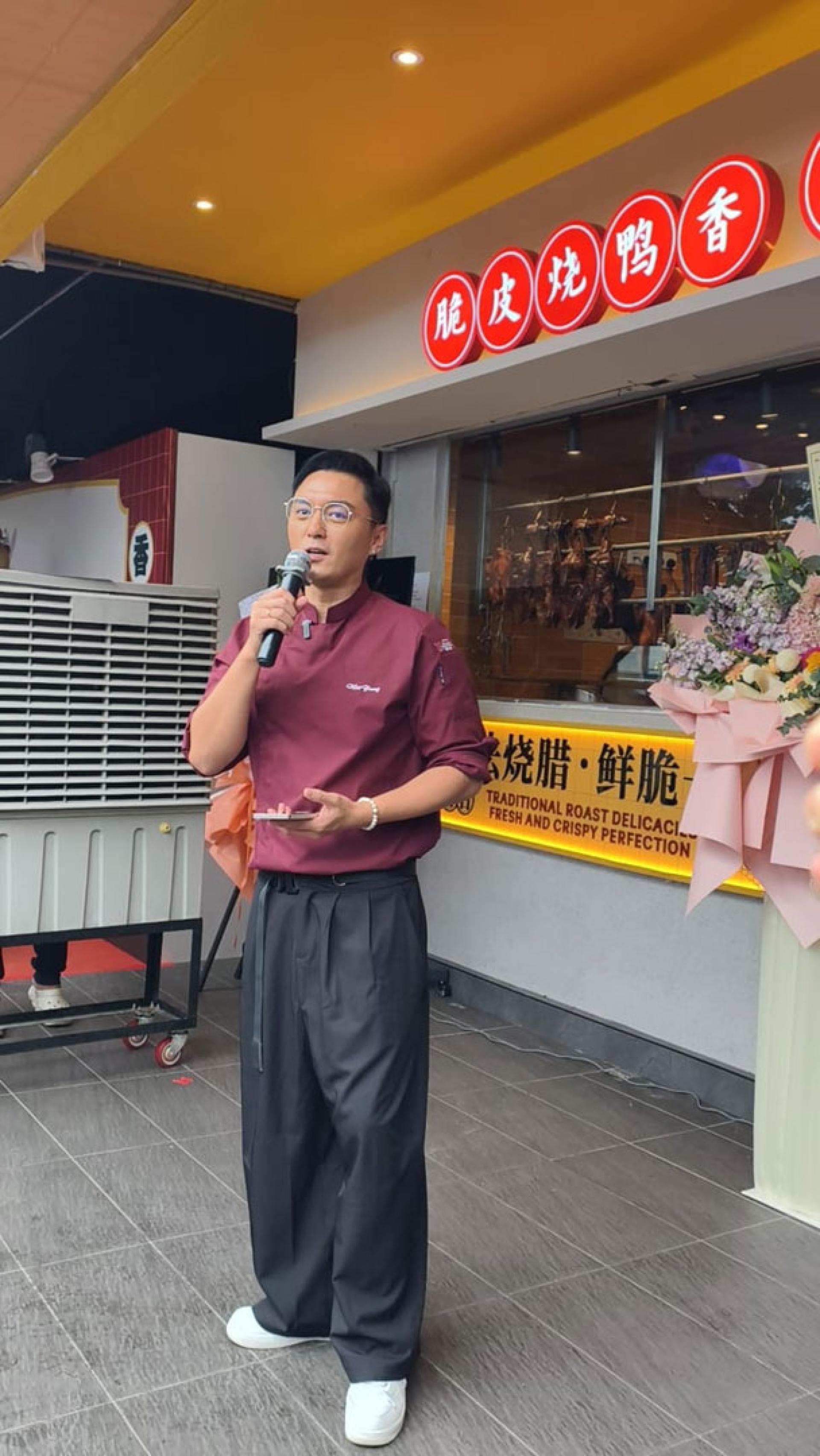 杨明分享餐厅名字时，竟然意外曝光自己是中国历史上赫赫有名的英雄杨家将中杨六郎后裔的身份。