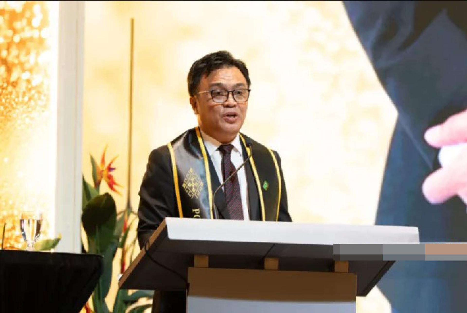 莫希迪于2026年8月16日在古晋举行的当代领导力学院（ICL）试运行推介暨2026年PCCL校友回乡晚宴上致词。照片：砂拉越公关单位