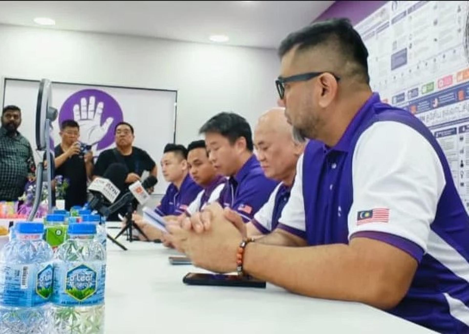 孙伟瑄（右3）主持全民党最高理事会会议。