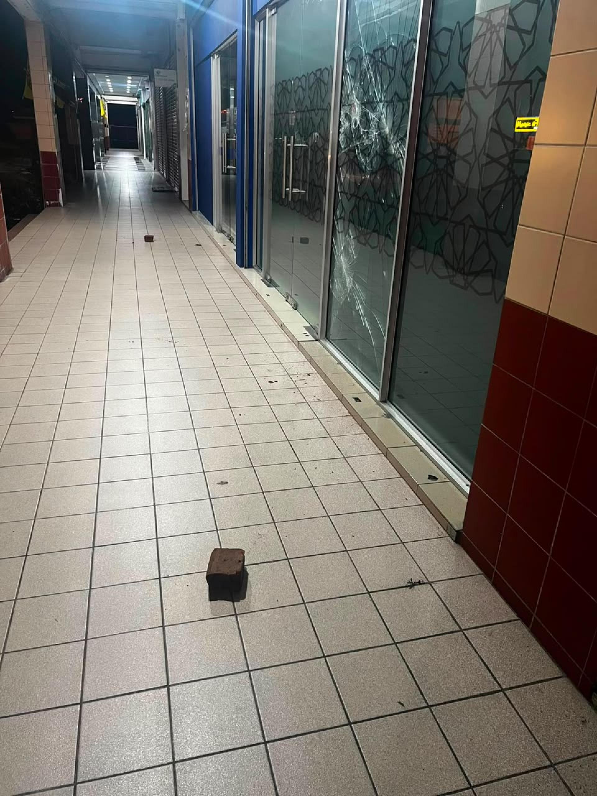 本地男子在马来奕附近破坏财物