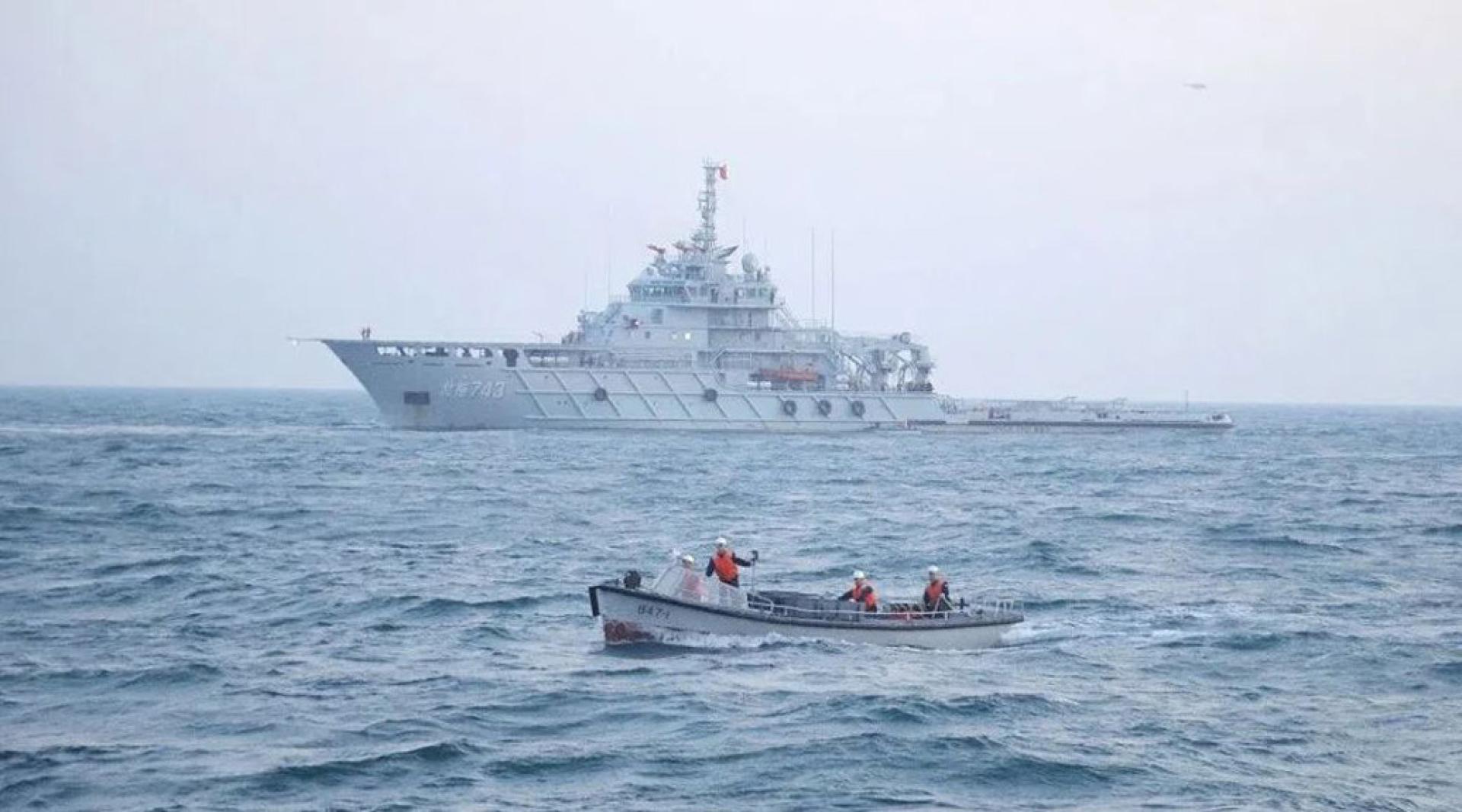 解放军此前在黄海某海域开展海上多科目实战化训练。
