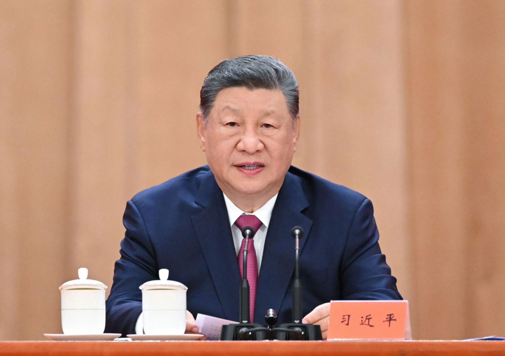 8月17日上午，在纪念江泽民诞辰100周年，中共中央总书记、国家主席、中央军委主席习近平出席大会并发表重要讲话。