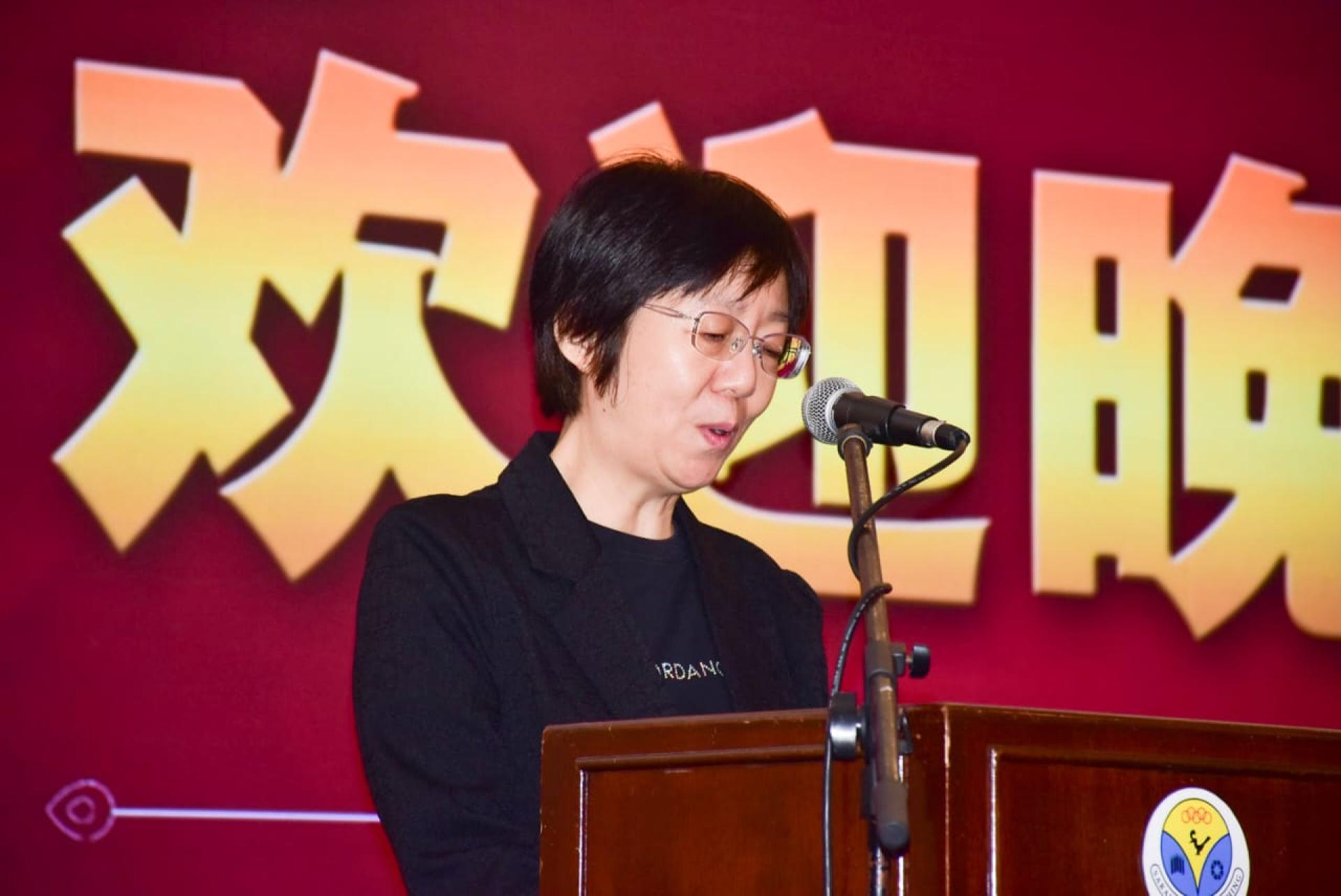 中国驻古晋副总领事宋长虹致词时影。