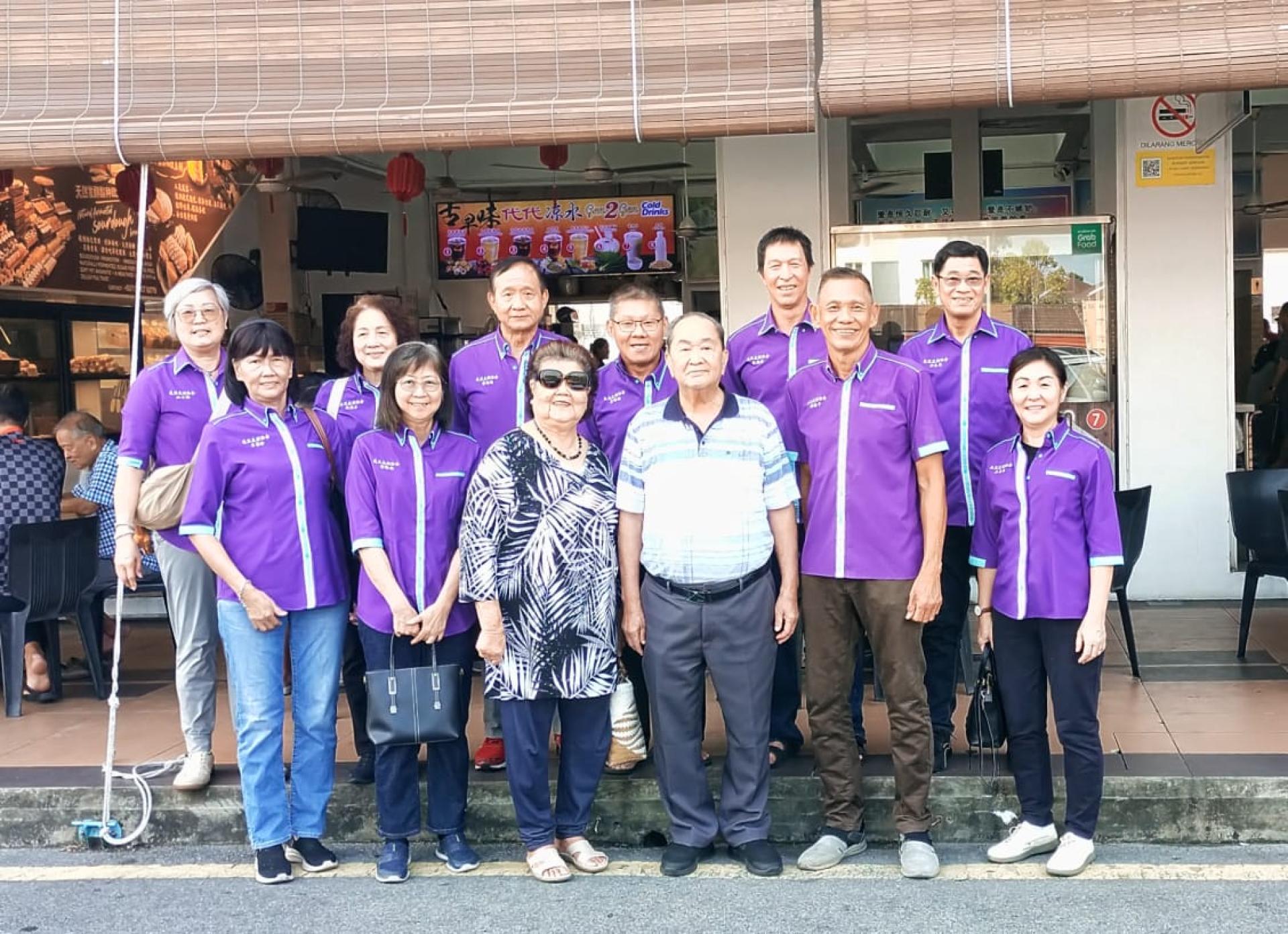 美里友谊协会 “全砂友谊走透透”活动筹备会大合照。前右2起为会长楊振平和总领队李玉生。