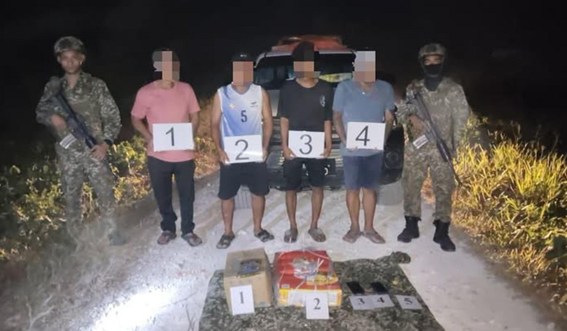 4名嫌犯遭执法人员查办。