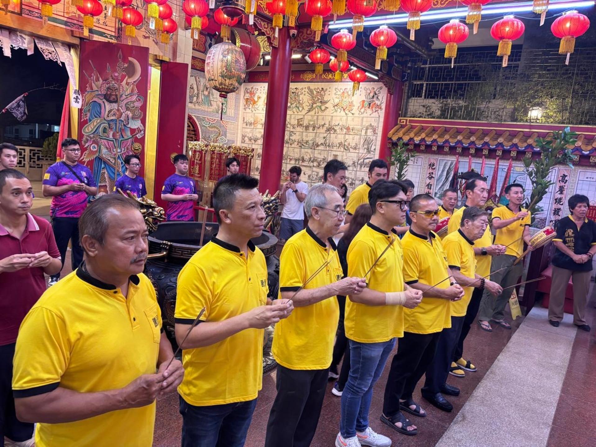 腾云殿庆中坛元帅圣诞 董事善信虔诚参与祈福