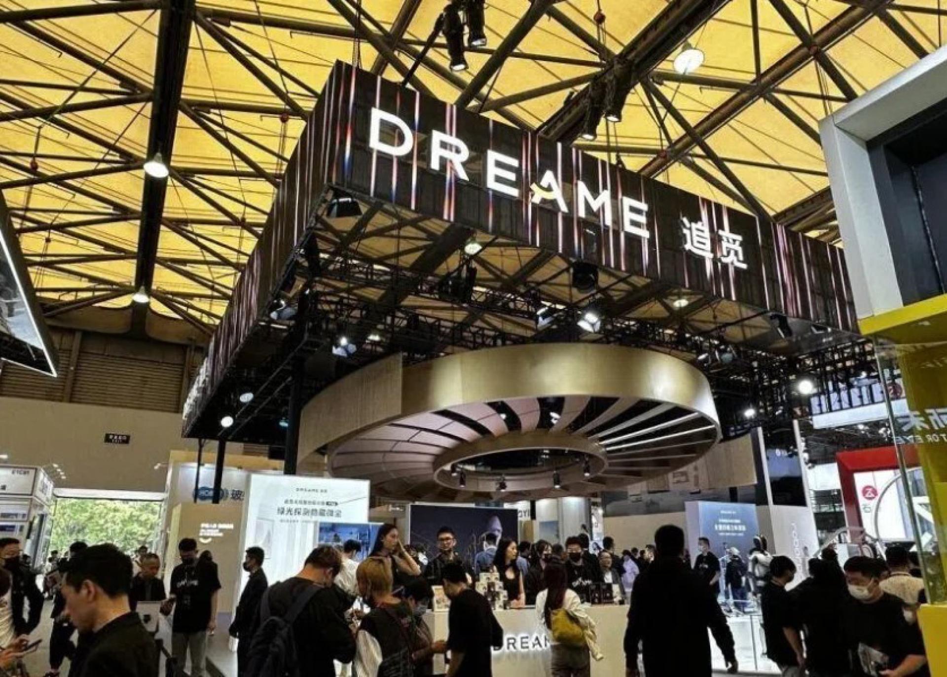 2023中国家电及消费电子博览会4月27日至30日在上海新国际博览中心举行，图为追觅科技的展台。