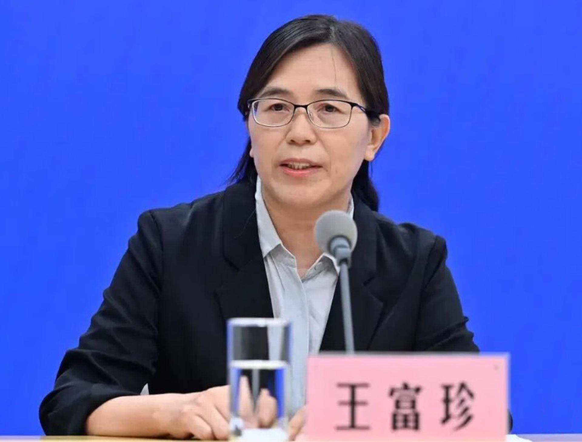 中国国家卫生健康委员会星期五（8月21日）举行新闻发布会，中国疾病预防控制中心研究员王富珍在会上表示，此前中国冠病疫情经历周期性波动，8月中上旬达到高峰平台期，目前整体已呈下降趋势，监测未发现可能引发重大公共卫生风险的变异株。