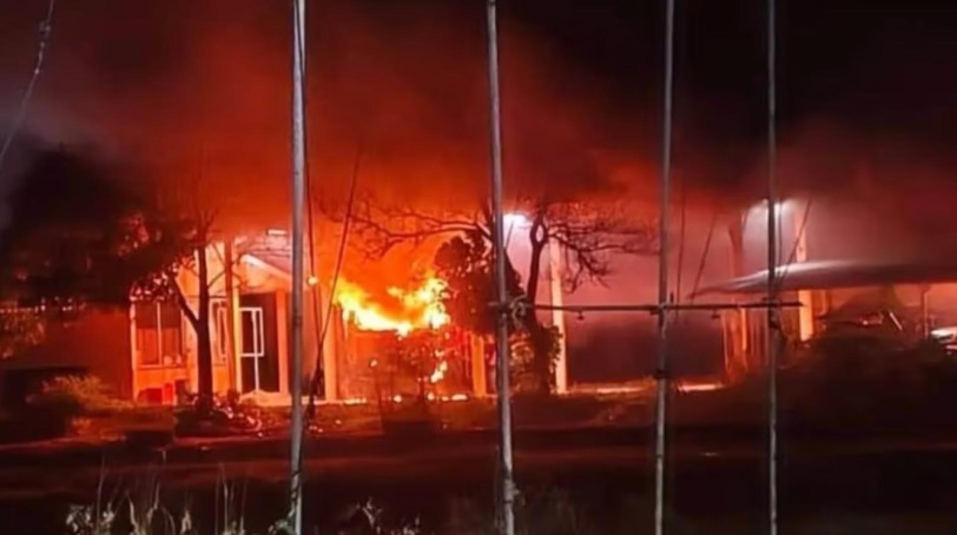 陶公府发生多起爆炸、纵火事件。