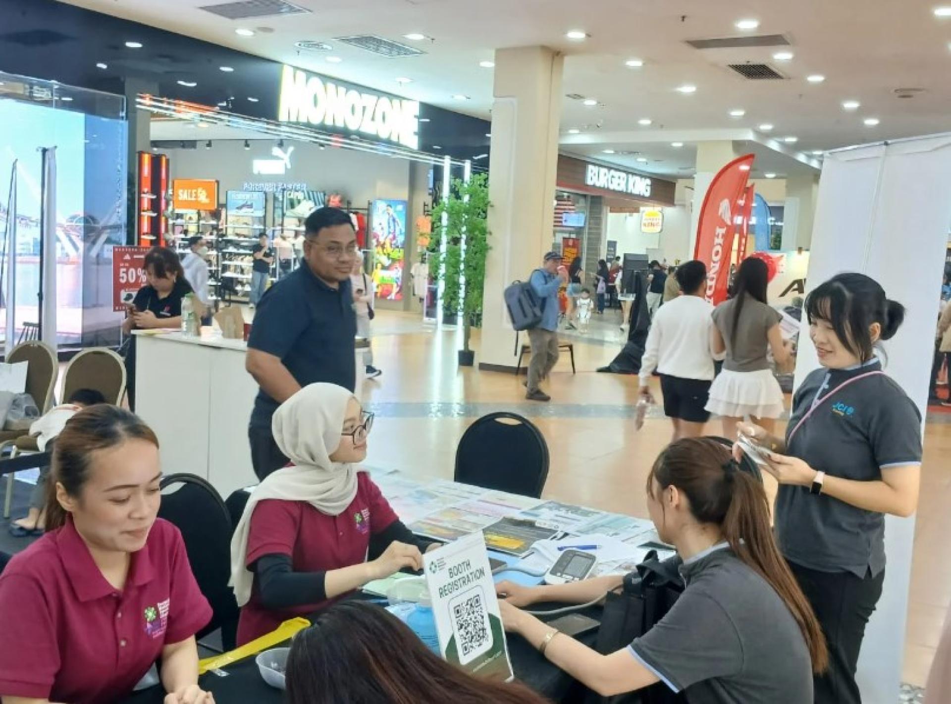 诺玛医学专家中心（Normah Medical Specialist Centre）团队协助访客申请医疗签证。