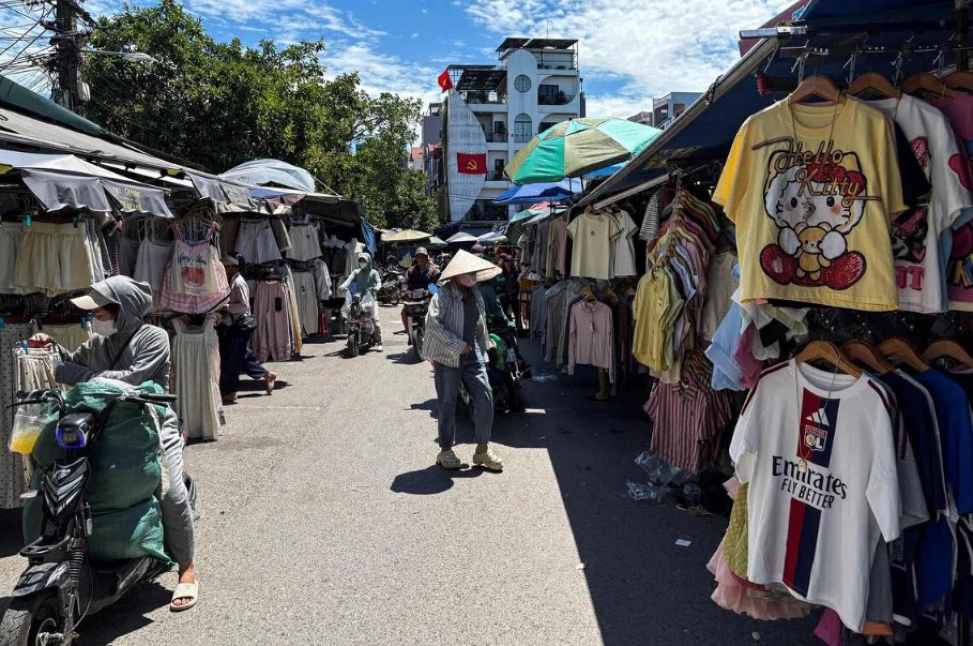 越南河内周边的宁峡市场（Ninh Hiep market），被美国贸易代表办公室列为假冒伪劣商品的“臭名昭著市场”。