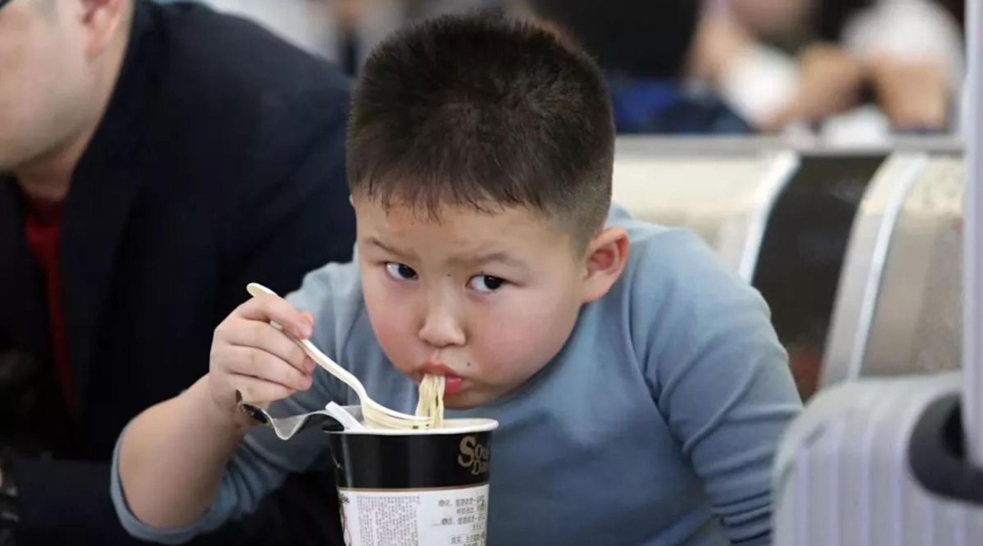 大人小孩都爱快熟面。