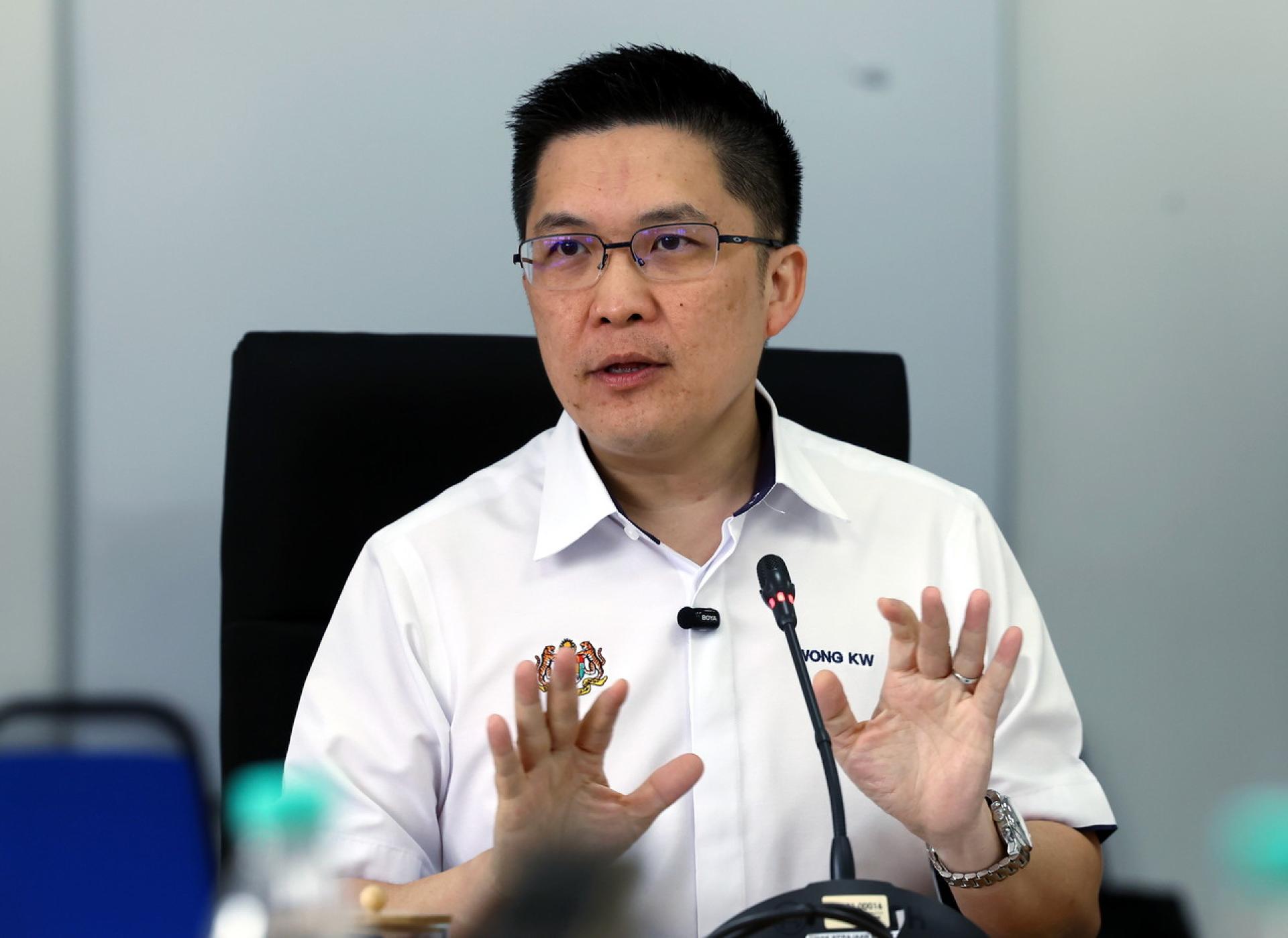 黄家和：受烟霾影响，砂拉越鲁勃安都共有30所学校即日起停课。