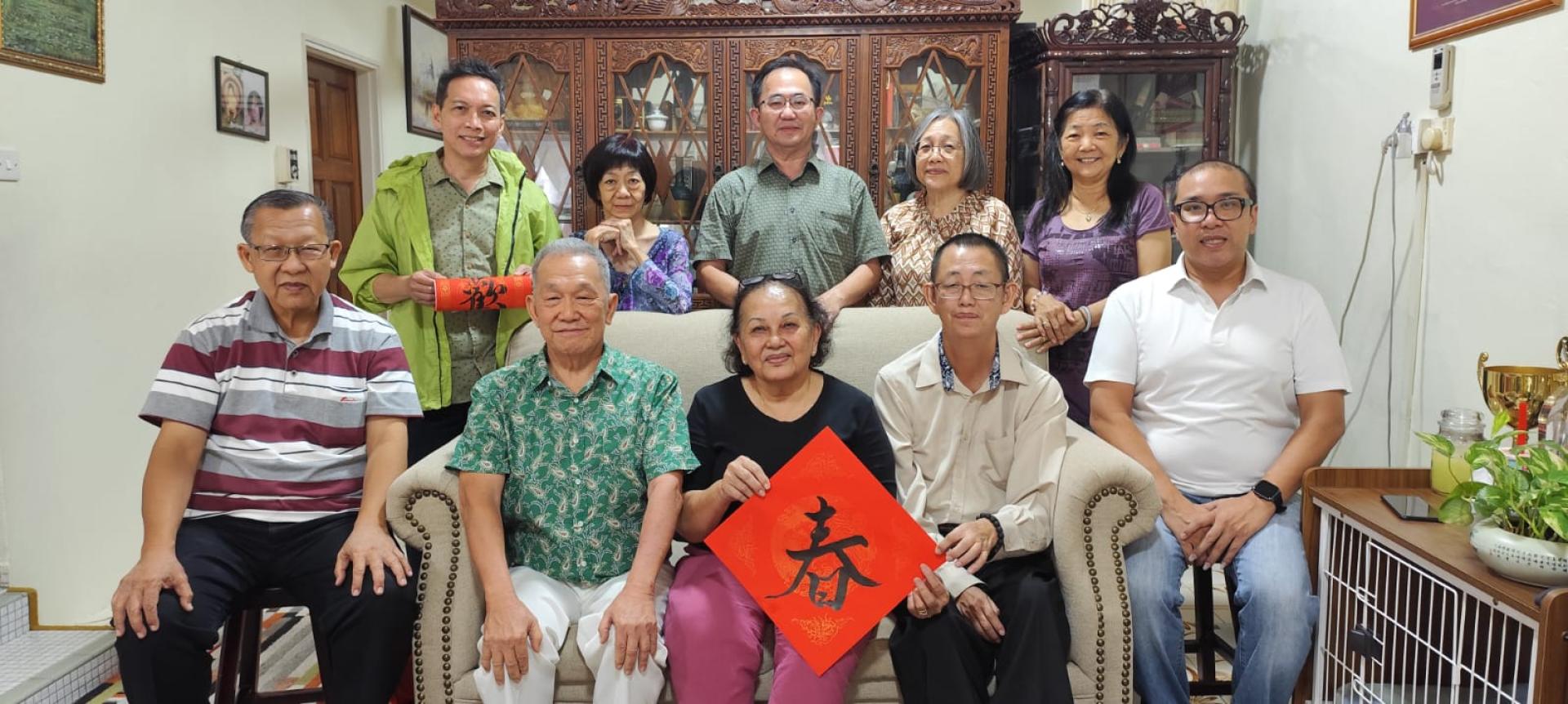 全体合影、左二、孙德安主席，左三、林太李采香女士。