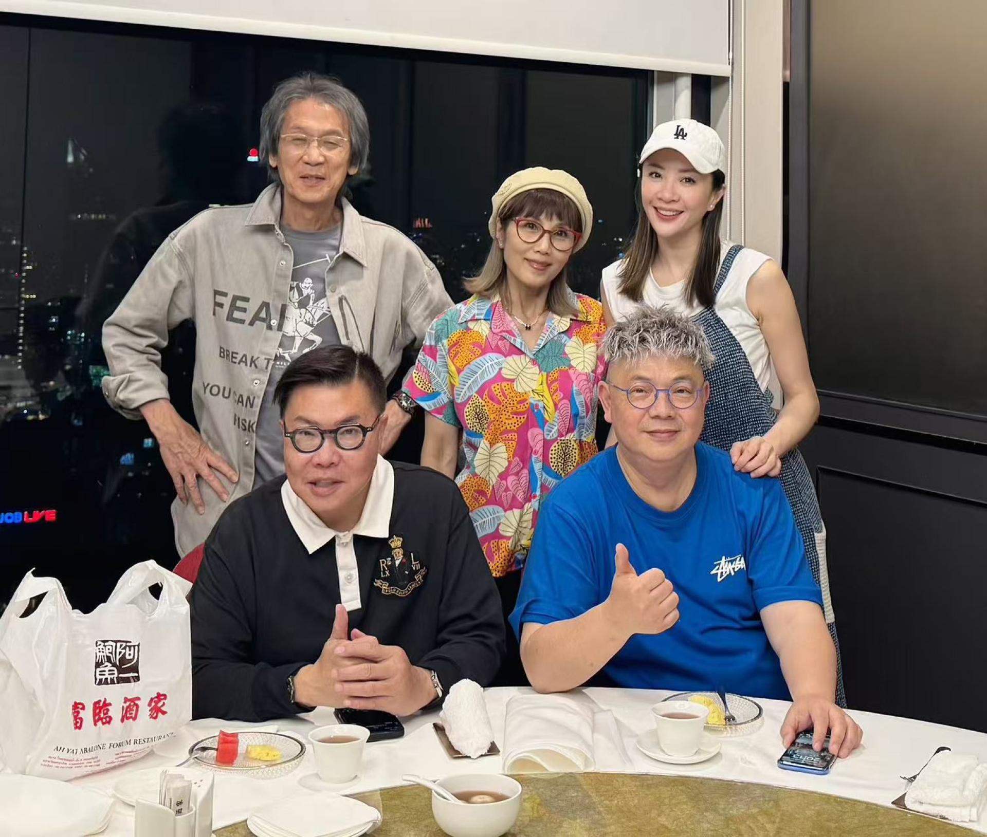 李健达（前右）虽然定居曼谷多年，但依然活跃香港娱乐圈，不时往返中马港泰，是大马常客，亦与多位圈内好友维持密切联系。