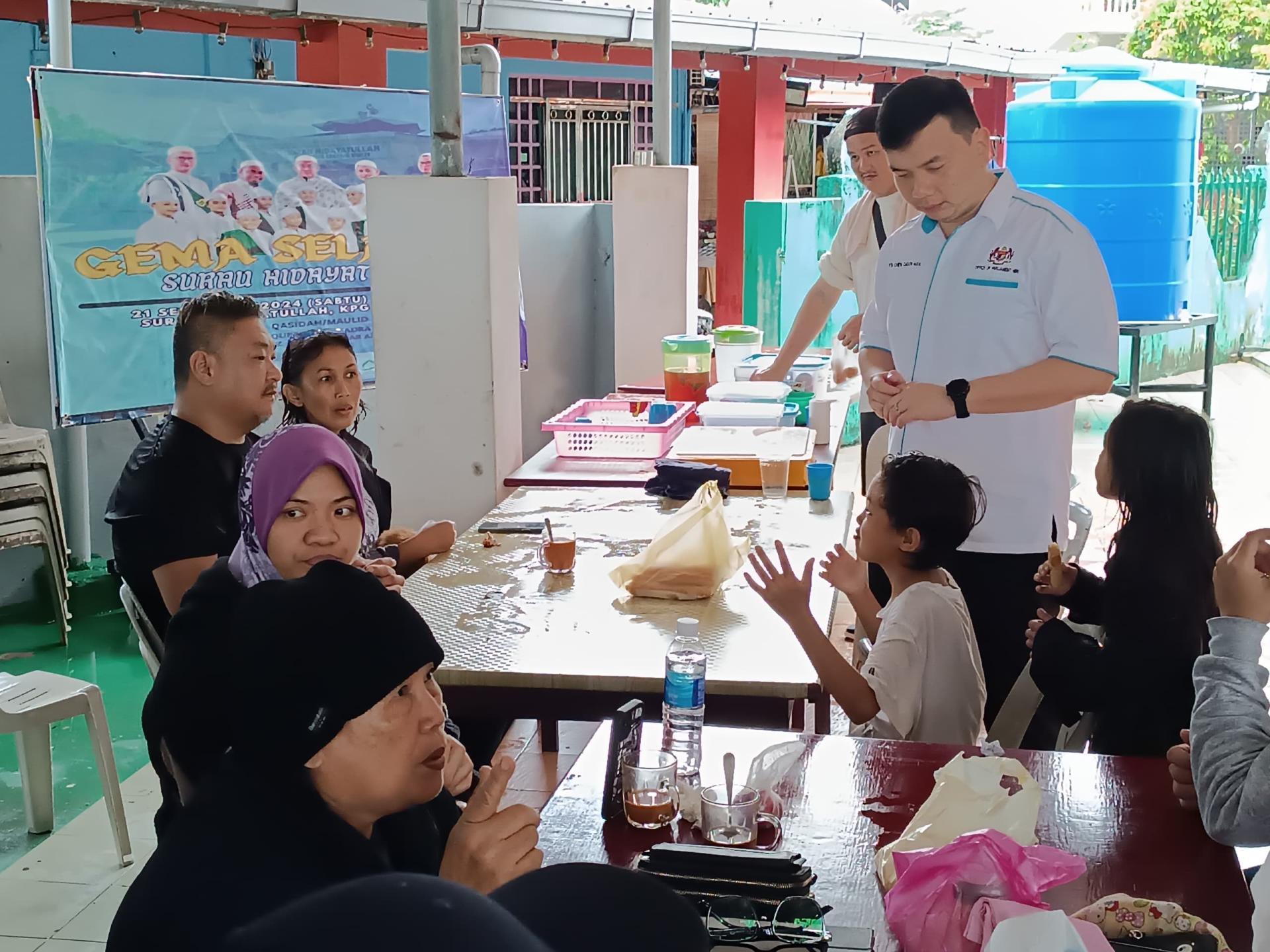 赵俊文前往勒冷武吉祈祷室，视察该地点作为土崩灾民临时登记中心的运作情况。