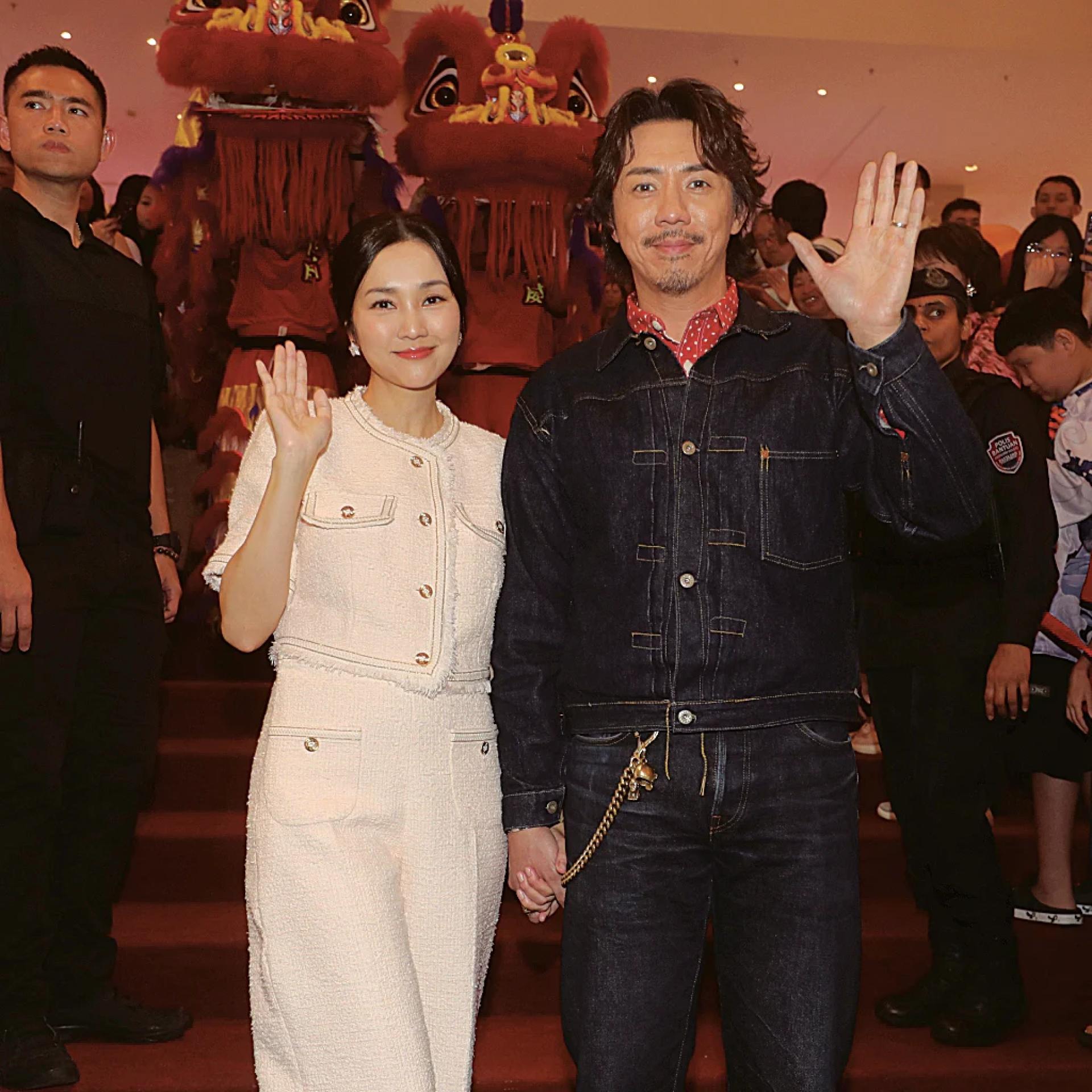谢安琪惊喜亮相红地毯影迷见面会力挺老公张继聪。