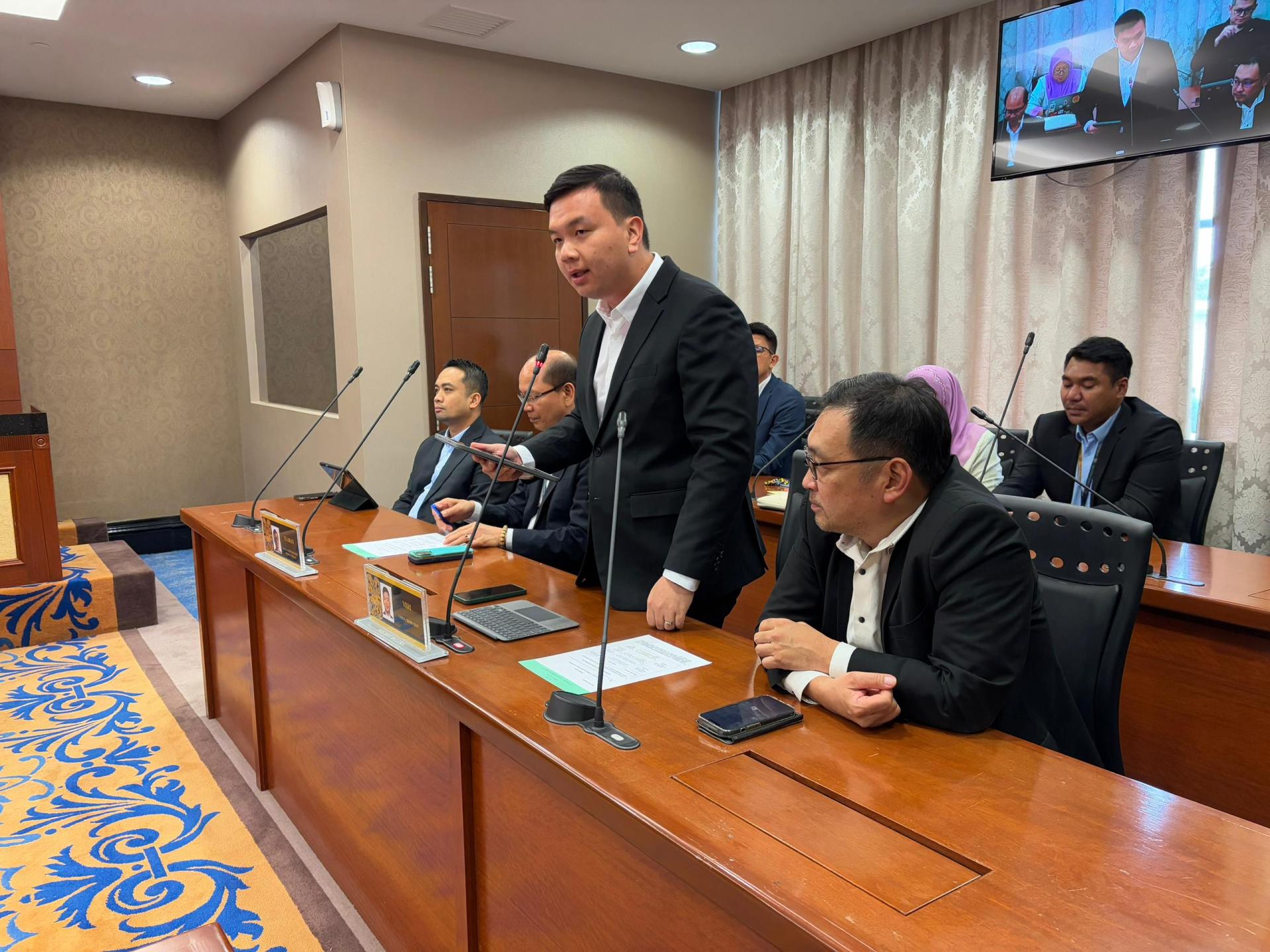 议长已批准美里国会议员赵俊文的紧急动议，目前正在议会进行谈判。